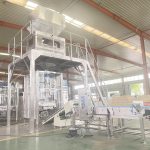 Ét sæt automatisk 1-3,5 kg vaskemiddelpulverpakkemaskine klar til levering.